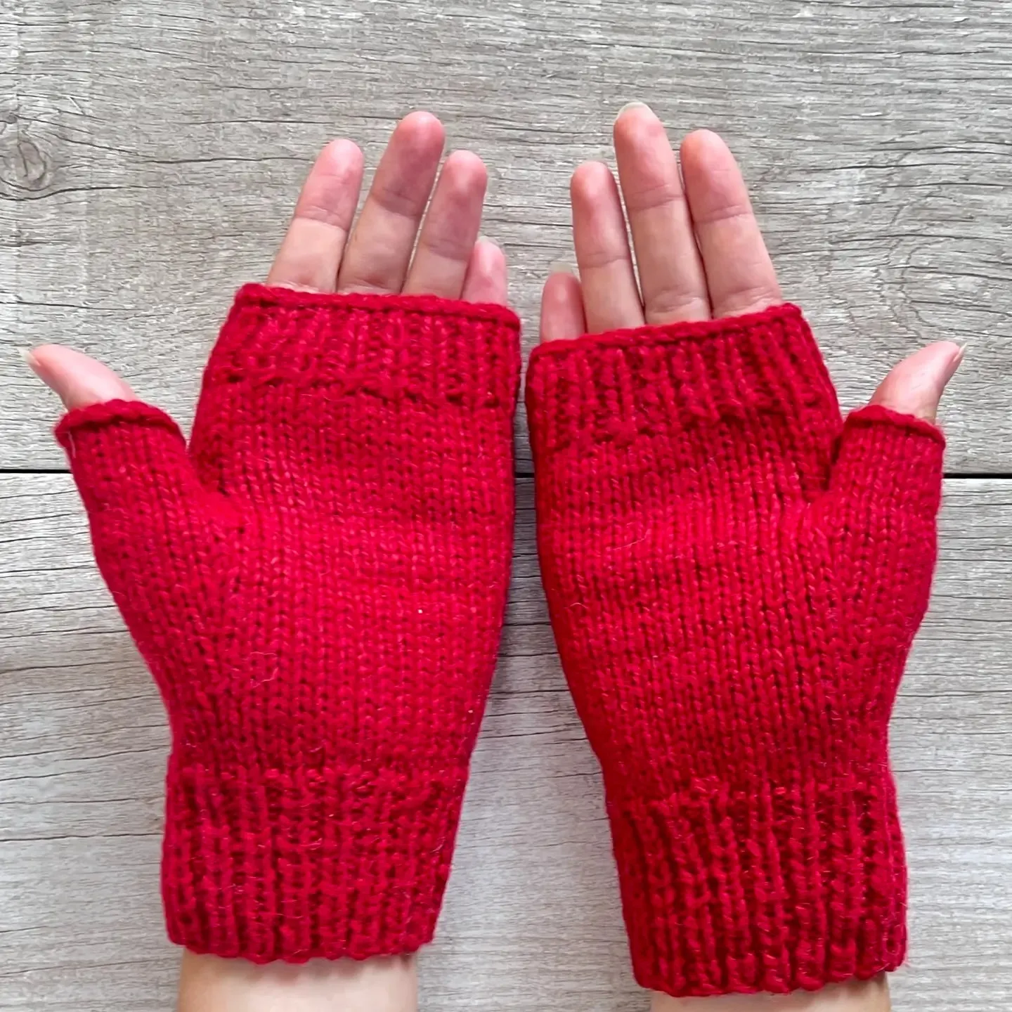 Ella Sussman - Short Alpaca Fingerless Gloves (Red/Cream Heart)