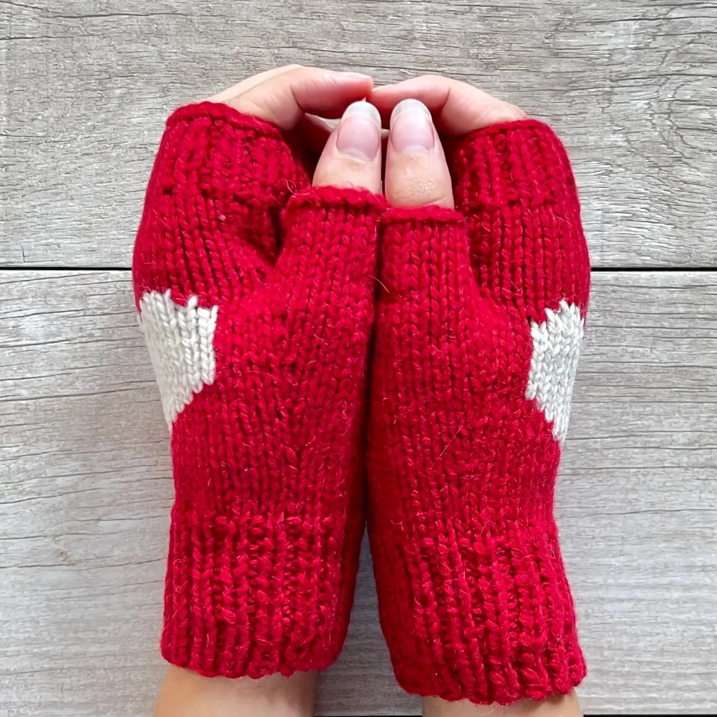 Ella Sussman - Short Alpaca Fingerless Gloves (Red/Cream Heart)