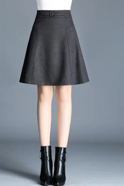 The new autumn/winter 2019 mid-length a-line skirt  S077